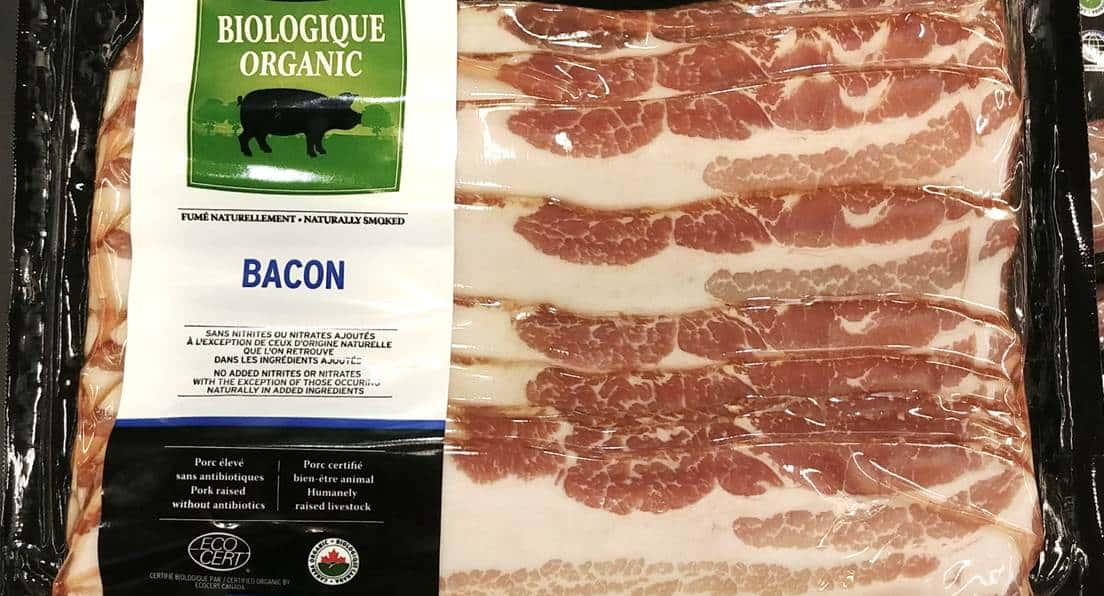 Photo de bacon biologique Du Breton, sans nitrite, sans hormones et sans antibiotiques.