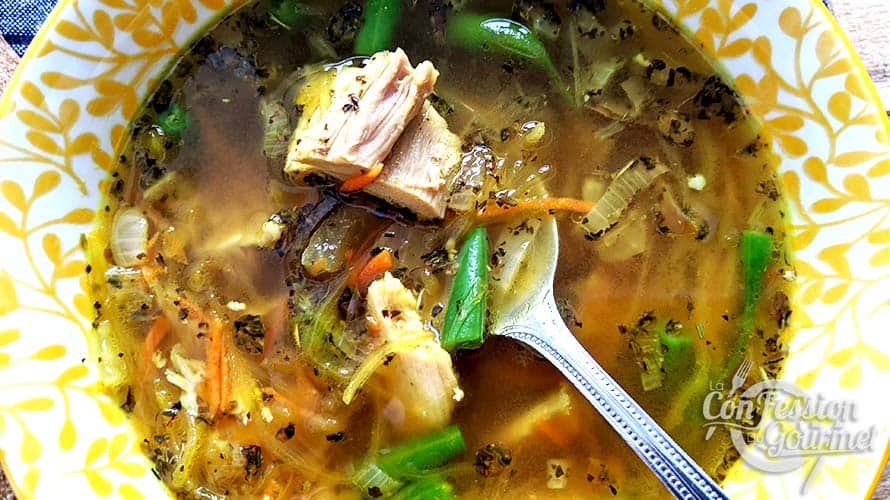 Soupe keto et paléo poulet et "nouilles" • La Confession du Gourmet