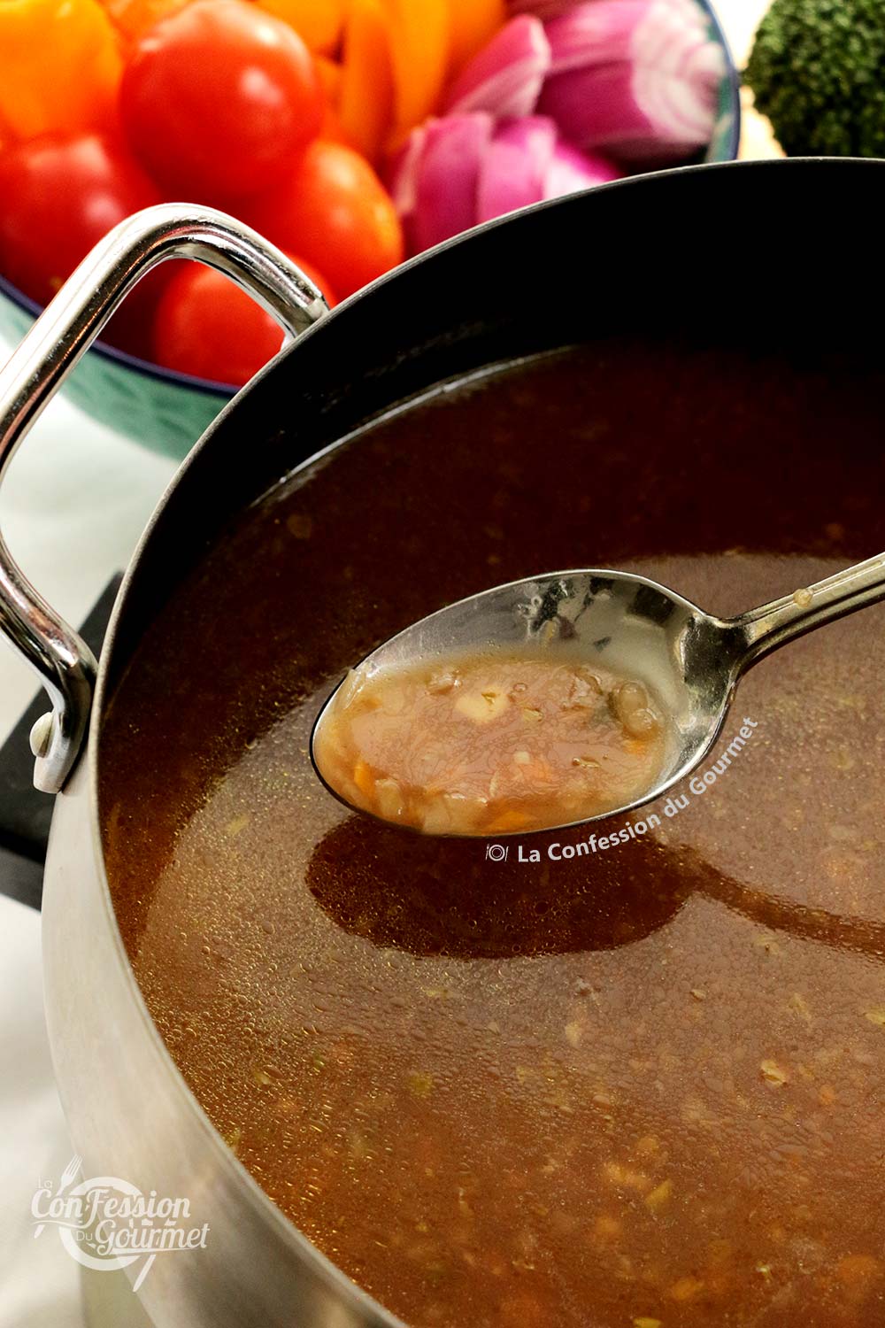 Bouillon à fondue maison avec vin rouge • La Confession du Gourmet
