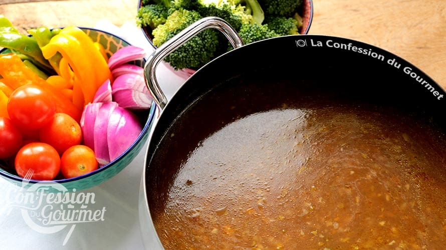 Bouillon à fondue maison avec vin rouge • La Confession du Gourmet